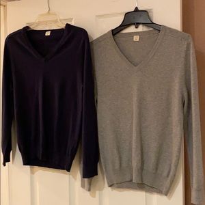Crewcuts 2 v-neck sweaters for boys size 14.